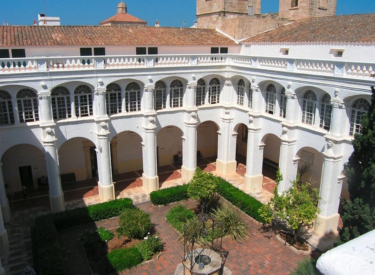 Grupoandria El Claustre De Ciutadella - Hospederia Hostel Exterior foto